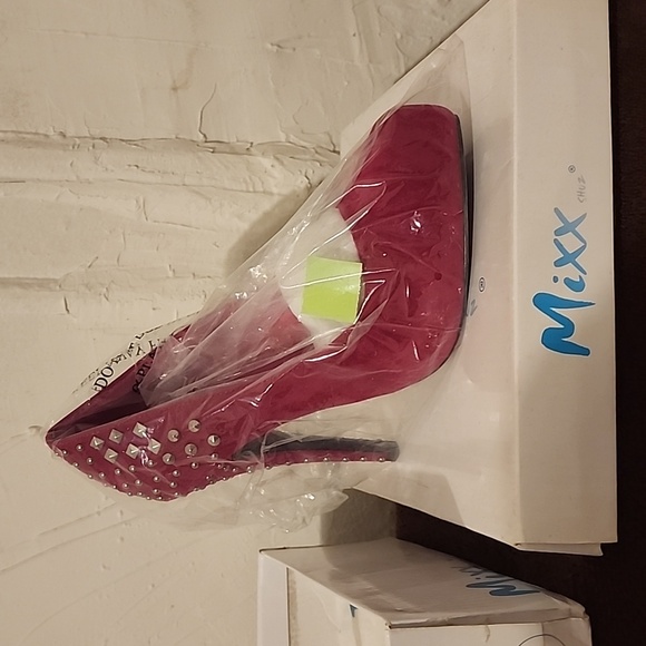 Shoes - Picture 3 of 5